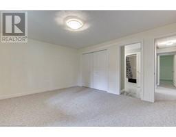 28 WOODLAND Crescent - 32