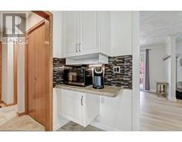 31 LYNNDALE Road - 11