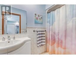 31 LYNNDALE Road - 16