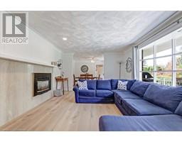 31 LYNNDALE Road - 18