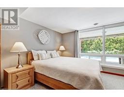 31 LYNNDALE Road - 32