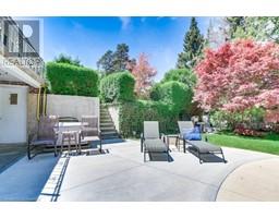 31 LYNNDALE Road - 38