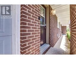 31 LYNNDALE Road - 45