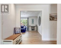 31 LYNNDALE Road - 5