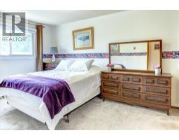 12 MILLER Crescent - 24