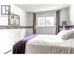 12 MILLER Crescent - 25