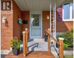 12 MILLER Crescent - 3