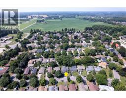 12 MILLER Crescent - 40