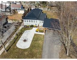 210 CHAPMAN Street W - 1