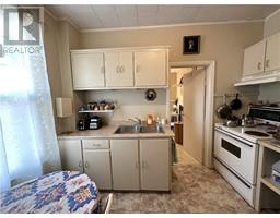 109 TALBOT Street N - 34
