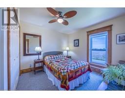 1698 LAKESHORE Road - 24