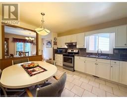 115 LYNNDALE Road - 13