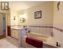 115 LYNNDALE Road - 18