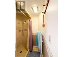 115 LYNNDALE Road - 32