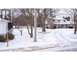 116 DUNCOMBE Road - 12