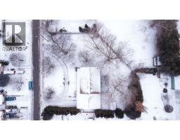 116 DUNCOMBE Road - 7