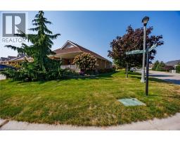 103 UPPER CANADA Drive - 21