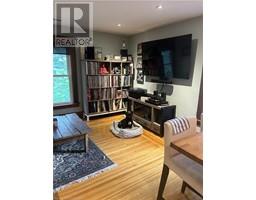 352 NORFOLK Street S - 6