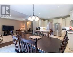 6 LYNNDALE Road - 11