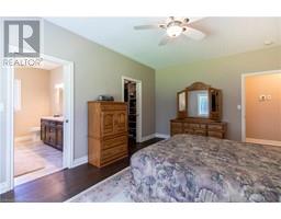 6 LYNNDALE Road - 16