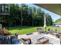 6 LYNNDALE Road - 38