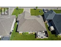 6 LYNNDALE Road - 40