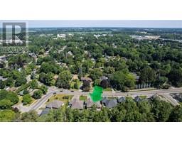 6 LYNNDALE Road - 41