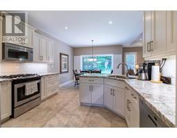 6 LYNNDALE Road - 7