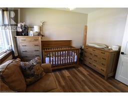 22 CHARLTON Crescent - 3