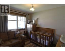 22 CHARLTON Crescent - 4