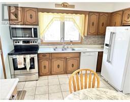 116 BERKLEY Crescent - 3