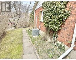 116 BERKLEY Crescent - 32
