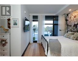 38 HARBOUR Street UnitNo. 416 - 15