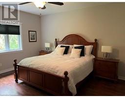 54 ANGLER Avenue - 15