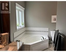 54 ANGLER Avenue - 18
