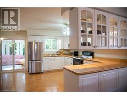17 BRIARLEA CRES Crescent - 11