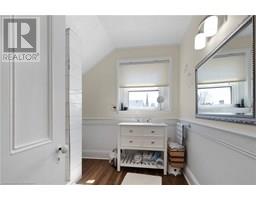 21 CHAPMAN Street W - 19