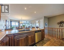 73 UPPER CANADA Drive - 5