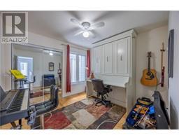 78 UPPER CANADA Drive - 17