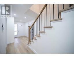 42 FALLS Crescent - 12