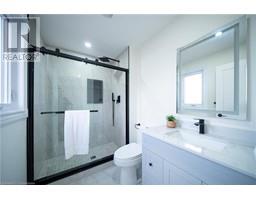 42 FALLS Crescent - 31