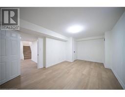 42 FALLS Crescent - 35