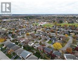 42 FALLS Crescent - 39