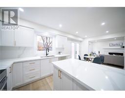 42 FALLS Crescent - 9