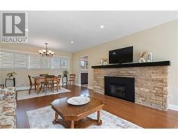 30 LYNNDALE Road - 10