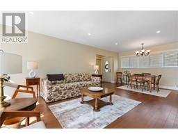 30 LYNNDALE Road - 11