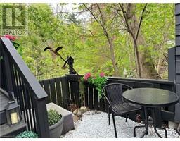 78 QUEENSWAY Drive E - 42