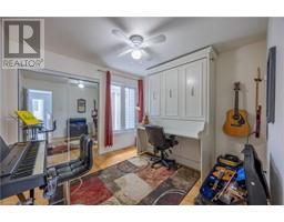 78 UPPER CANADA Drive - 18