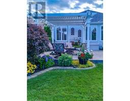 78 UPPER CANADA Drive - 39