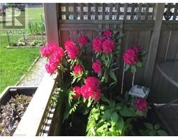 73 UPPER CANADA Drive - 32